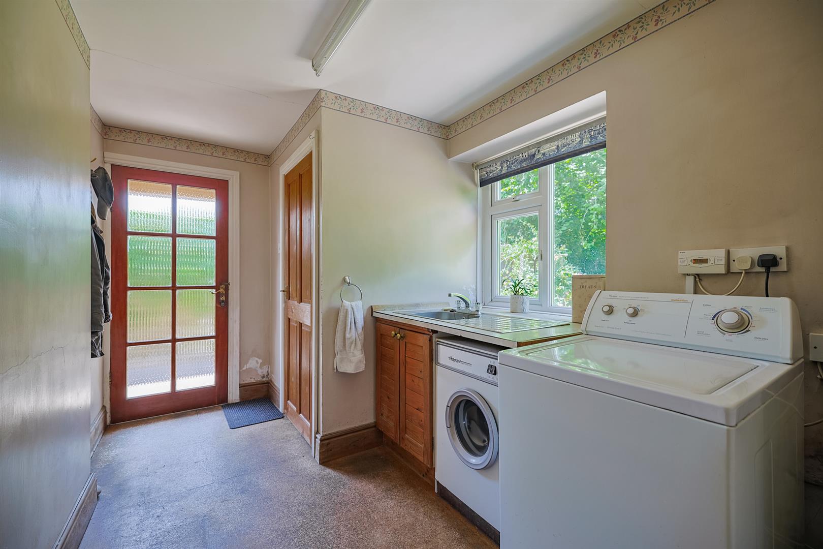 Avondale House, Llys Tawel, Ystradgynlais, Swansea, SA9 1BL